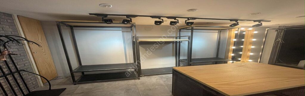 بوتیک زنانه فلز و چوب هفت تیر